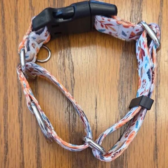 Martingale Collar, fall maple leaf pattern, size medium - Picture 7 of 8